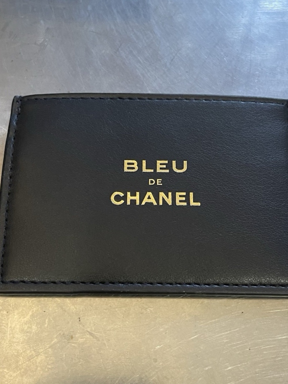 New CHANEL Leather BLEU DE CHANEL Card holder wallet with Gold Logo and Box - Picture 2 of 2